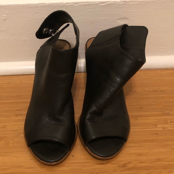 Steve Madden “Nonstp” Bootie - Picture 2 of 3